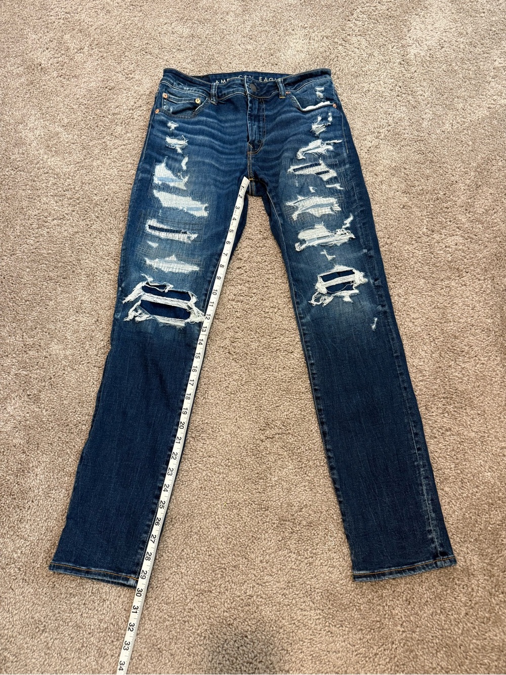 American Eagle Outfitters dark wash men’s 32x32 Distressed Slim Jeans
